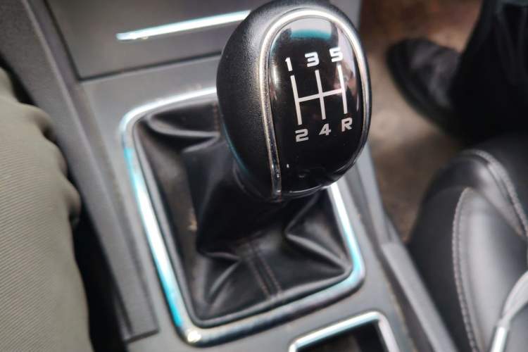Used Geely Auto Emgrand 2017 Sedan Million Edition 1.5L Manual - Upward Version Gear Lever