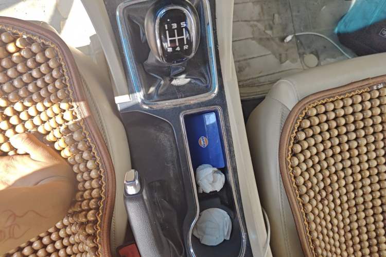 Used Geely Auto Emgrand 2017 Sedan Million Edition 1.5L Manual Luxury Model Gear Lever
