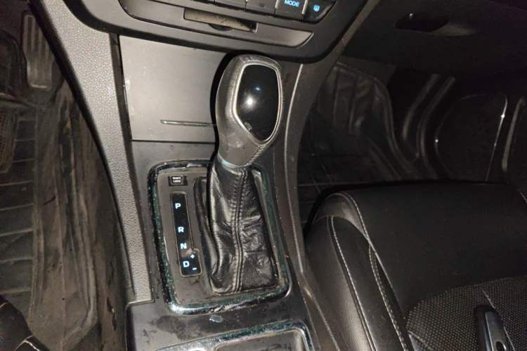Used Geely Auto Emgrand 2017 Sedan Million Edition 1.5L CVT Upward Version Gear Lever
