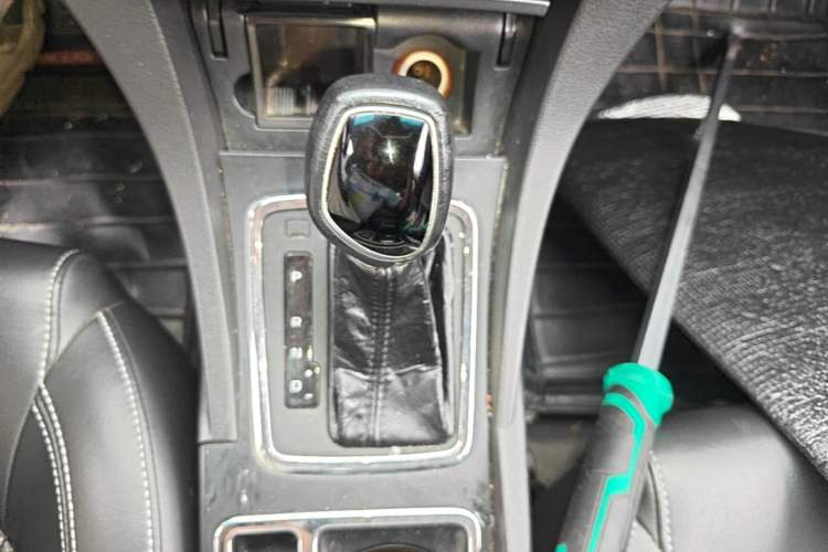 Used Geely Auto Emgrand 2017 Sedan Million Edition 1.5L CVT Upward Version Gear Lever