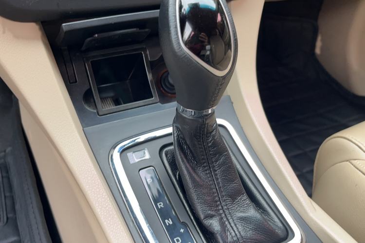 Used Geely Auto Emgrand 2017 Sedan Million Edition 1.5L CVT Luxury Model Gear Lever