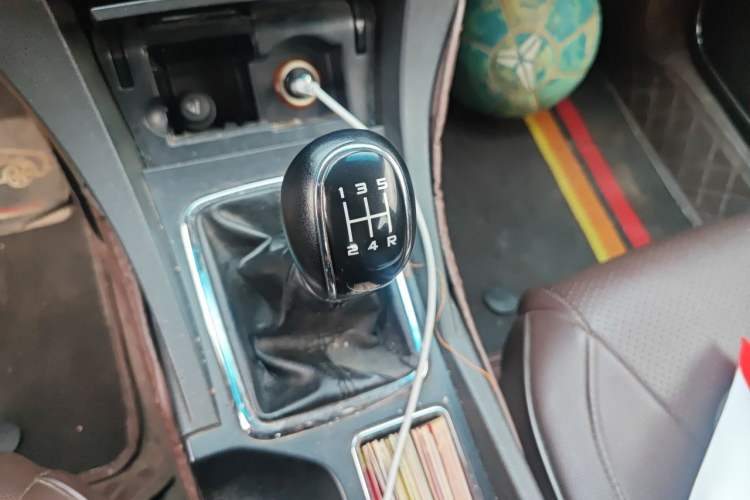 Used Geely Auto Emgrand 2017 Sedan Million Edition 1.5L Manual Upward Connect Version Gear Lever