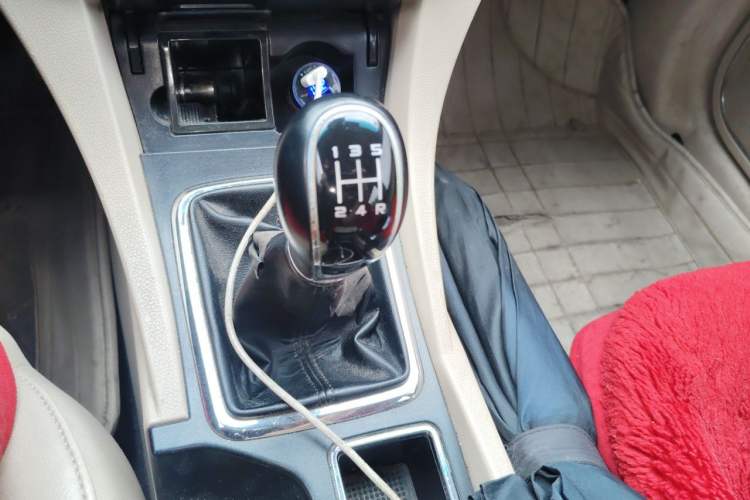 Used Geely Auto Emgrand 2017 Sedan Million Edition 1.5L Manual Luxury Model Gear Lever