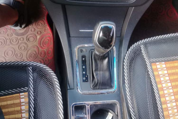 Used Geely Auto Emgrand 2017 Hatchback RS Million Edition 1.5L CVT Upward Version Gear Lever