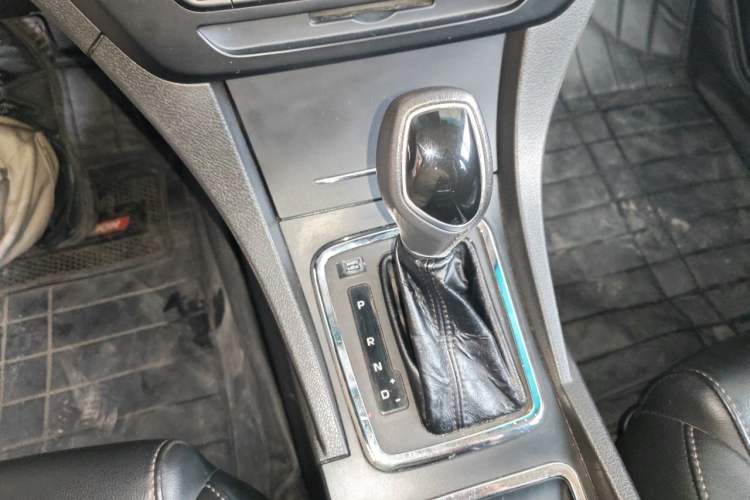 Used Geely Auto Emgrand 2017 Hatchback RS Million Edition 1.5L CVT Upward Version Gear Lever