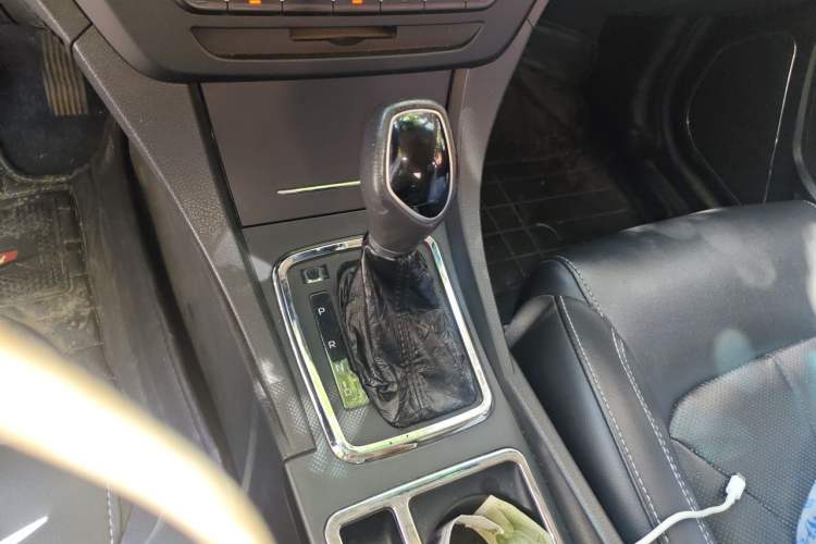 Used Geely Auto Emgrand 2017 Sedan Million Edition 1.5L CVT Upward Version Gear Lever