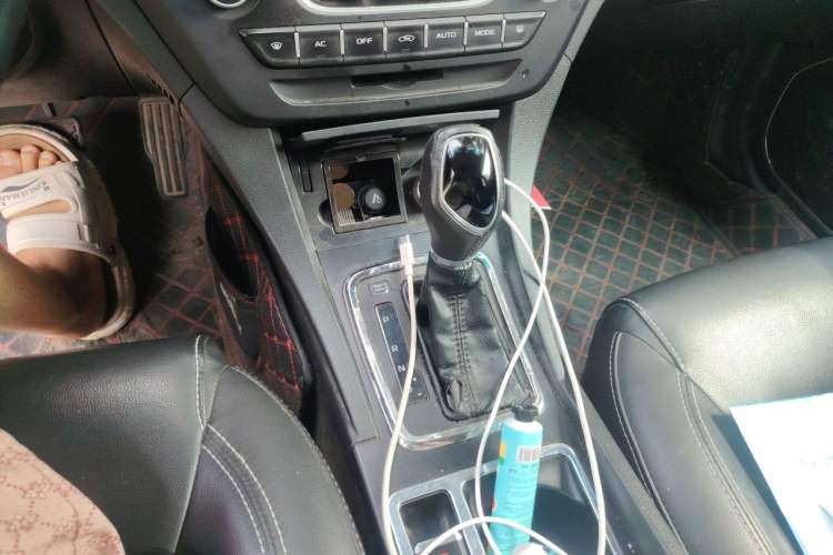 Used Geely Auto Emgrand 2017 Sedan Million Edition 1.5L CVT Upward Version Gear Lever