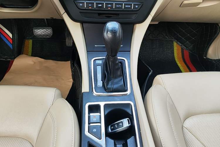 Used Geely Auto Emgrand 2017 Sedan Million Edition 1.5L CVT Luxury Model Gear Lever