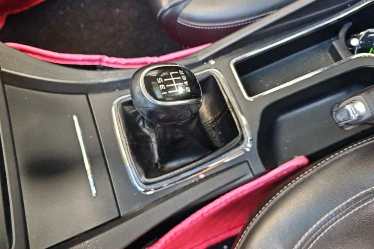 Used Geely Auto Emgrand 2017 Sedan Million Edition 1.3T Manual Top-Grade Version Gear Lever