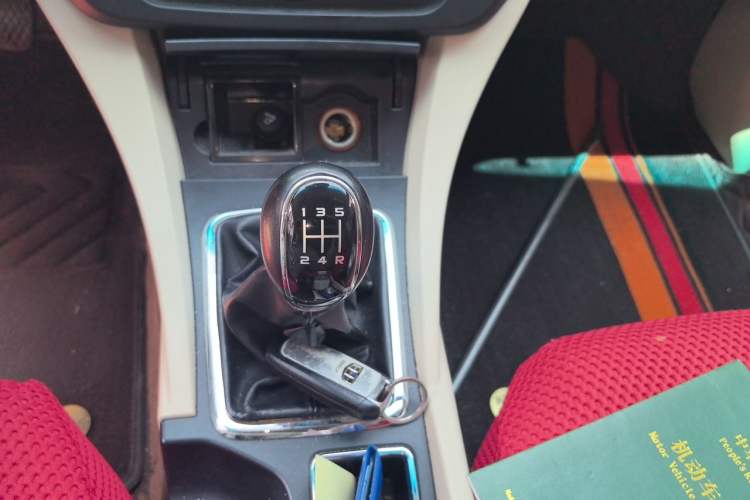 Used Geely Auto Emgrand 2017 Sedan Million Edition 1.5L Manual Luxury Model Gear Lever