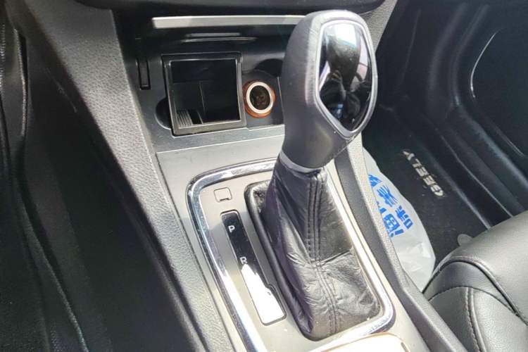 Used Geely Auto Emgrand 2017 Hatchback RS Million Edition 1.5L CVT Upward Version Gear Lever