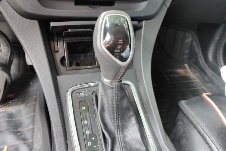 Used Geely Auto Emgrand 2017 Sedan Million Edition 1.5L CVT Upward Version Gear Lever