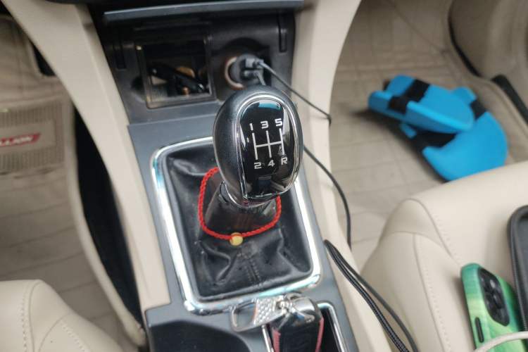 Used Geely Auto Emgrand 2017 Sedan Million Edition 1.5L Manual Luxury Model Gear Lever