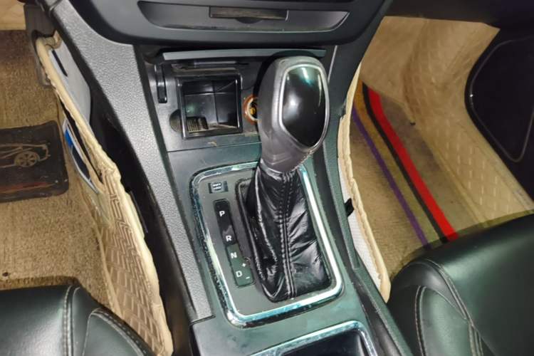 Used Geely Auto Emgrand 2017 Hatchback RS Million Edition 1.5L CVT Upward Version Gear Lever