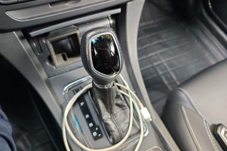 Used Geely Auto Emgrand 2017 Sedan Million Edition 1.5L CVT Upward Version Gear Lever