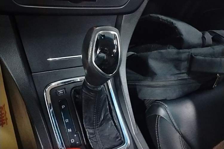 Used Geely Auto Emgrand 2017 Hatchback RS Million Edition 1.5L CVT Upward Version Gear Lever