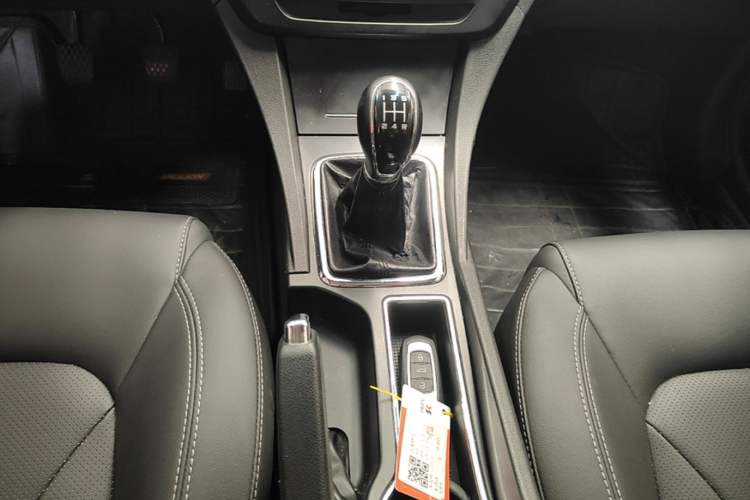 Used Geely Auto Emgrand 2017 Sedan Million Edition 1.5L Manual Upward Connect Version Gear Lever