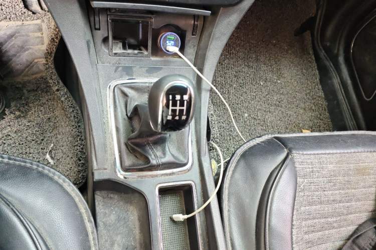 Used Geely Auto Emgrand 2017 Sedan Million Edition 1.5L Manual Upward Connect Version Gear Lever