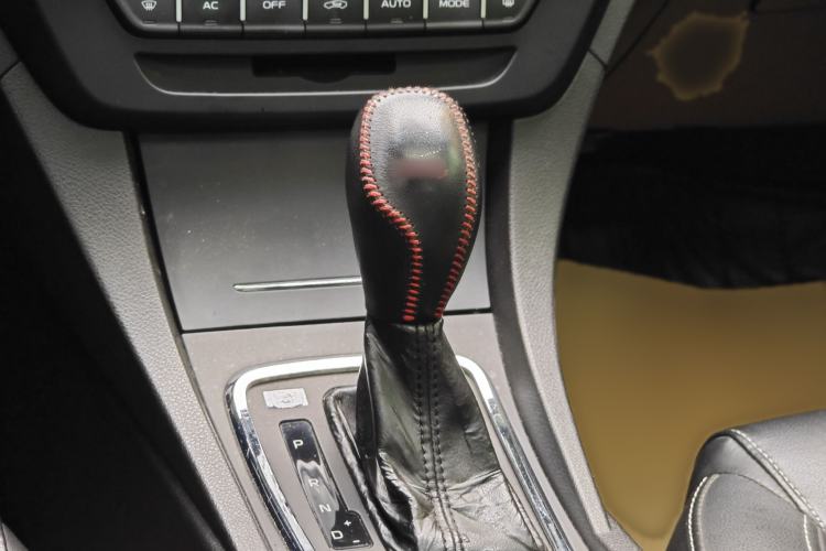 Used Geely Auto Emgrand 2017 Sedan Million Edition 1.5L CVT Upward Version Gear Lever
