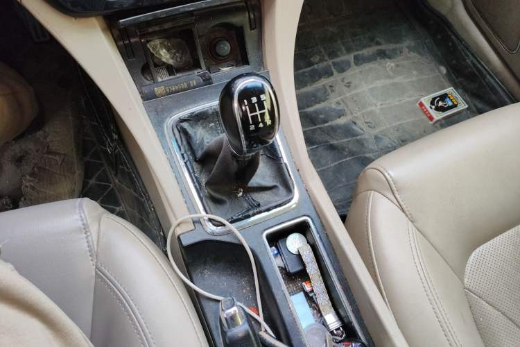 Used Geely Auto Emgrand 2017 Sedan Million Edition 1.5L Manual Luxury Model Gear Lever