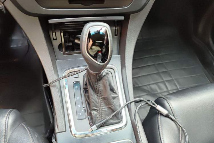 Used Geely Auto Emgrand 2017 Hatchback RS Million Edition 1.5L CVT Upward Version Gear Lever