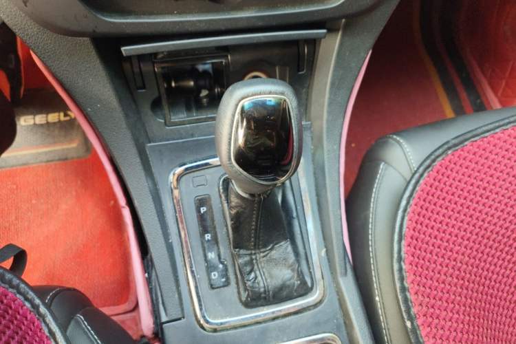 Used Geely Auto Emgrand 2017 Sedan Million Edition 1.5L CVT Upward Version Gear Lever