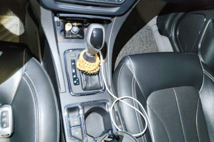 Used Geely Auto Emgrand 2017 Sedan Million Edition 1.5L CVT Upward Version Gear Lever
