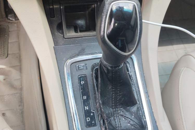 Used Geely Auto Emgrand 2017 Sedan Million Edition 1.5L CVT Luxury Model Gear Lever
