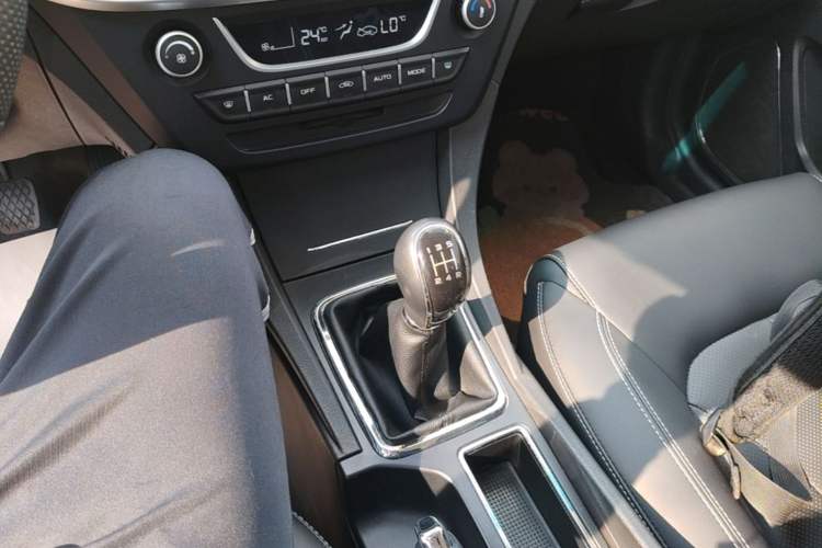 Used Geely Auto Emgrand 2017 Sedan Million Edition 1.5L Manual - Upward Version Gear Lever