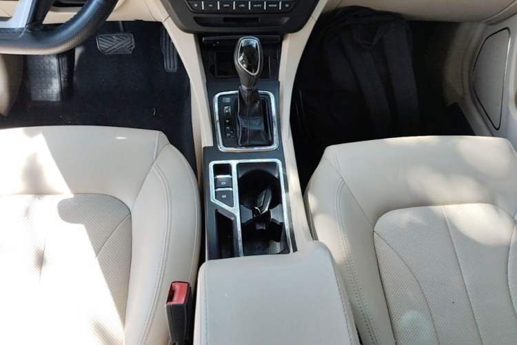 Used Geely Auto Emgrand 2017 Sedan Million Edition 1.5L CVT Luxury Model Gear Lever