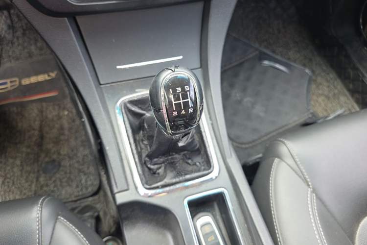 Used Geely Auto Emgrand 2017 Sedan Million Edition 1.5L Manual - Upward Version Gear Lever