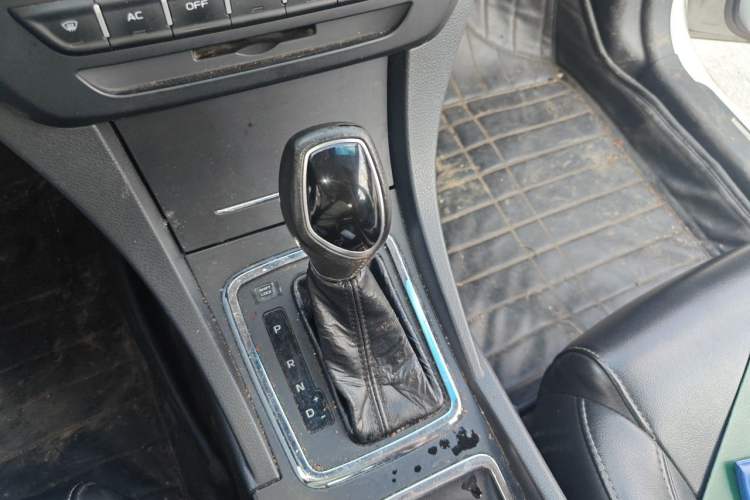 Used Geely Auto Emgrand 2017 Sedan Million Edition 1.5L CVT Upward Version Gear Lever