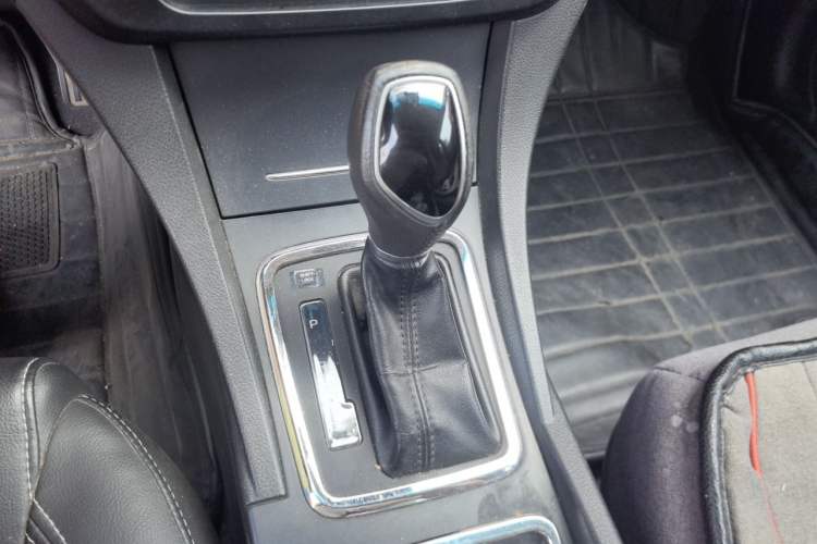 Used Geely Auto Emgrand 2017 Sedan Million Edition 1.5L CVT Upward Version Gear Lever