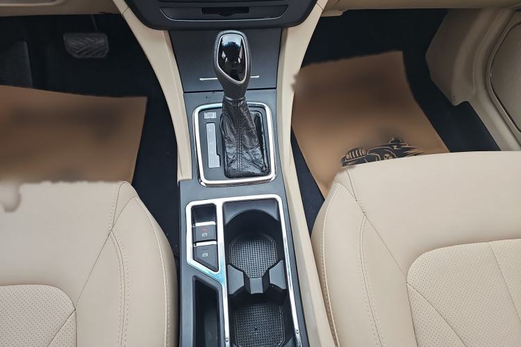 Used Geely Auto Emgrand 2017 Sedan Million Edition 1.5L CVT Luxury Model Gear Lever