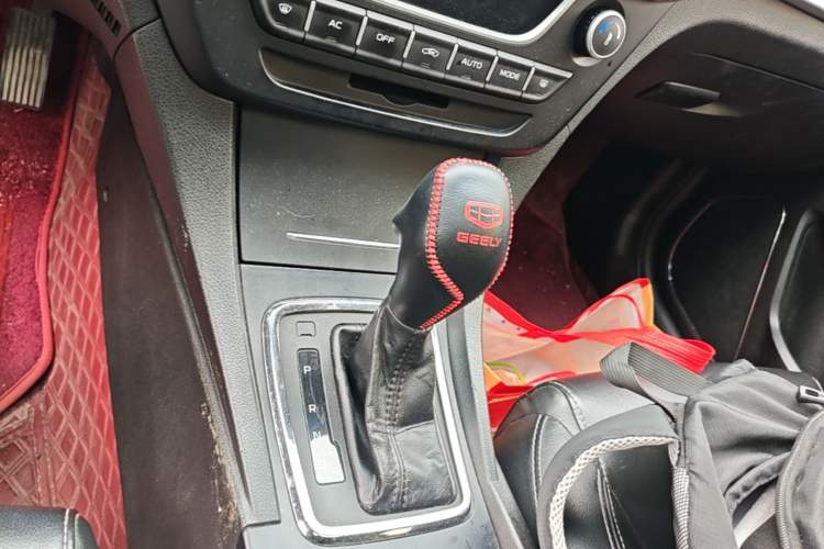 Used Geely Auto Emgrand 2017 Sedan Million Edition 1.5L CVT Upward Version Gear Lever