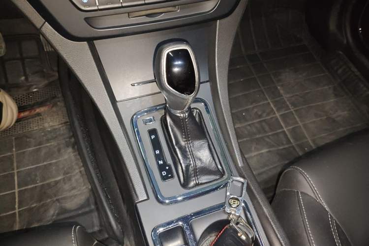 Used Geely Auto Emgrand 2017 Sedan Million Edition 1.5L CVT Upward Connectivity Version Gear Lever