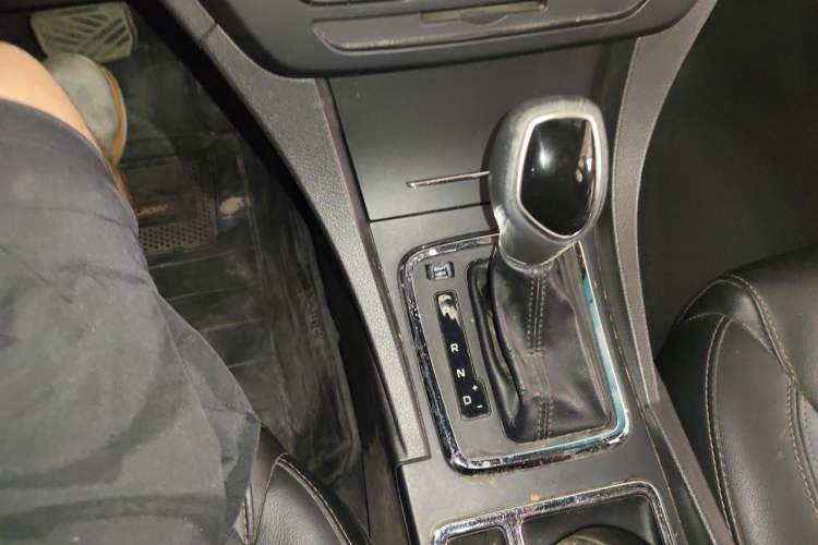 Used Geely Auto Emgrand 2017 Hatchback RS Million Edition 1.5L CVT Upward Version Gear Lever