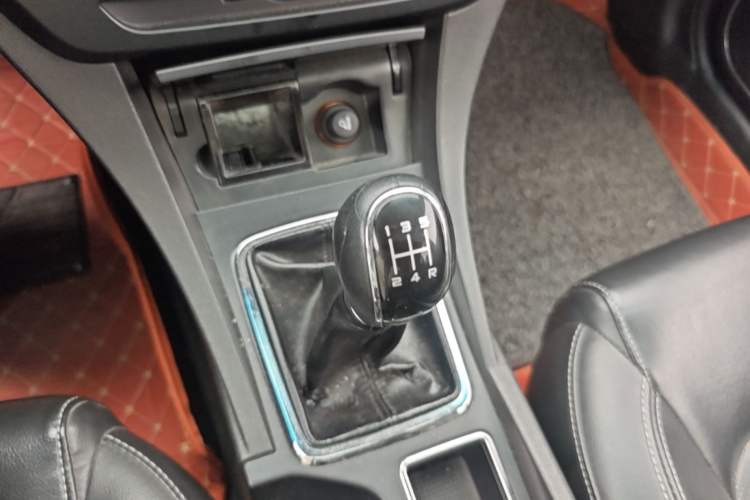 Used Geely Auto Emgrand 2017 Sedan Million Edition 1.5L Manual - Upward Version Gear Lever