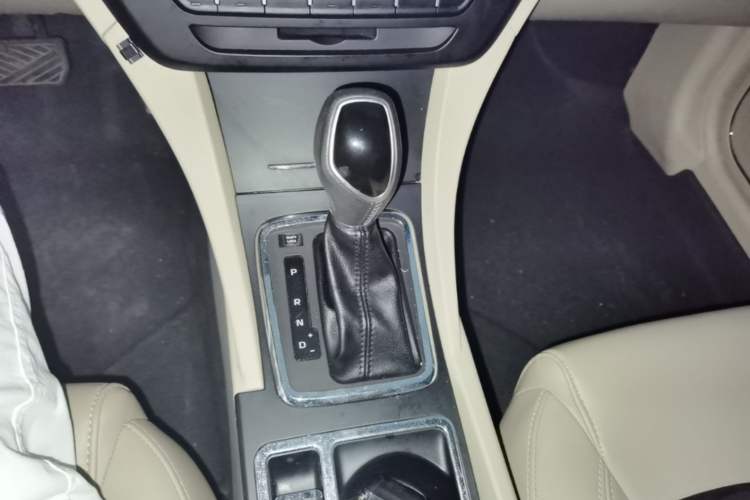 Used Geely Auto Emgrand 2017 Sedan Million Edition 1.5L CVT Luxury Model Gear Lever