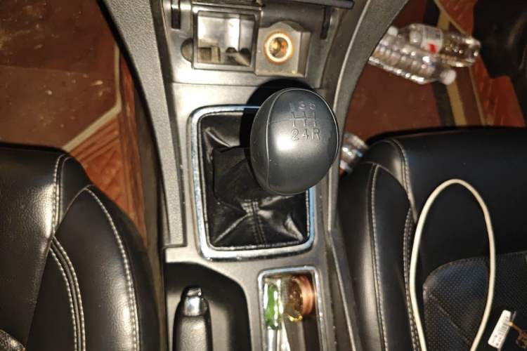 Used Geely Auto Emgrand 2017 Sedan Million Edition 1.5L Manual Luxury Model Gear Lever