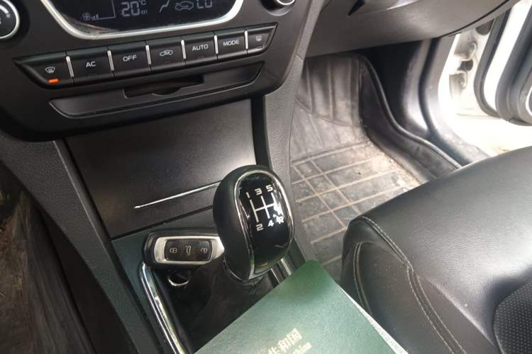 Used Geely Auto Emgrand 2017 Sedan Million Edition 1.5L Manual - Upward Version Gear Lever