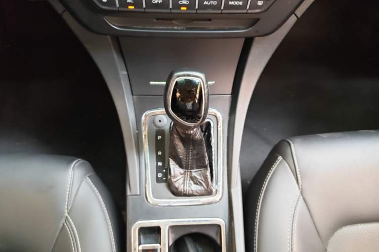 Used Geely Auto Emgrand 2017 Sedan Million Edition 1.5L CVT Upward Version Gear Lever