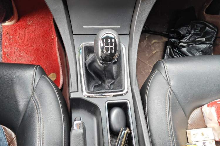 Used Geely Auto Emgrand 2017 Hatchback RS Million Edition 1.5L Manual Upward Version Gear Lever