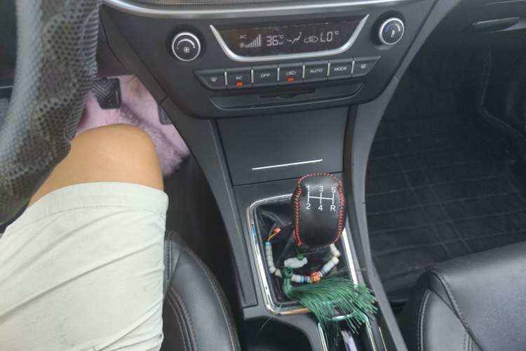 Used Geely Auto Emgrand 2017 Hatchback RS Million Edition 1.5L Manual Upward Version Gear Lever
