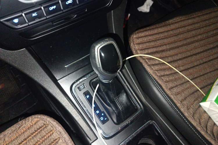 Used Geely Auto Emgrand 2017 Sedan Million Edition 1.5L CVT Upward Version Gear Lever