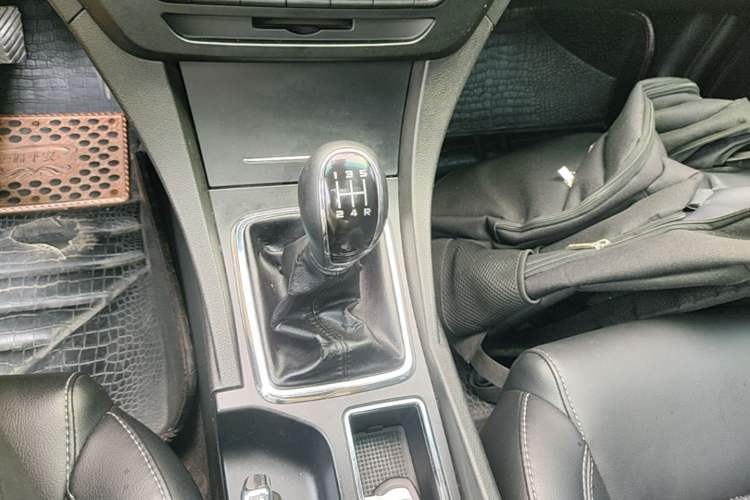 Used Geely Auto Emgrand 2017 Sedan Million Edition 1.5L Manual - Upward Version Gear Lever