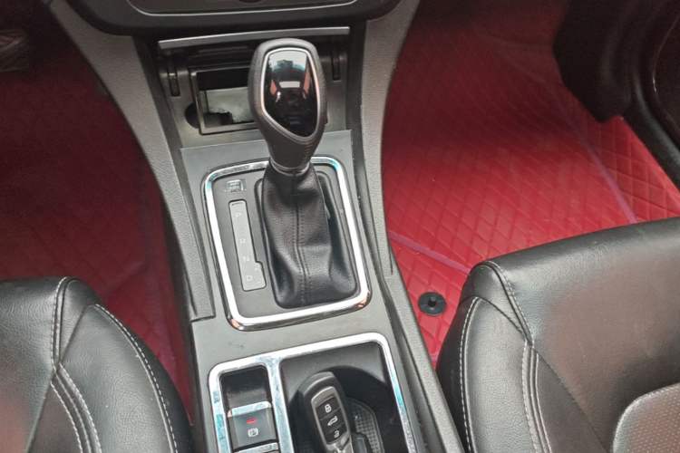 Used Geely Auto Emgrand 2017 Sedan Million Edition 1.5L CVT Upward Version Gear Lever