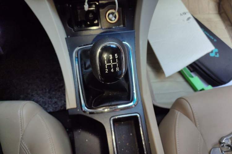 Used Geely Auto Emgrand 2017 Sedan Million Edition 1.5L Manual Luxury Model Gear Lever