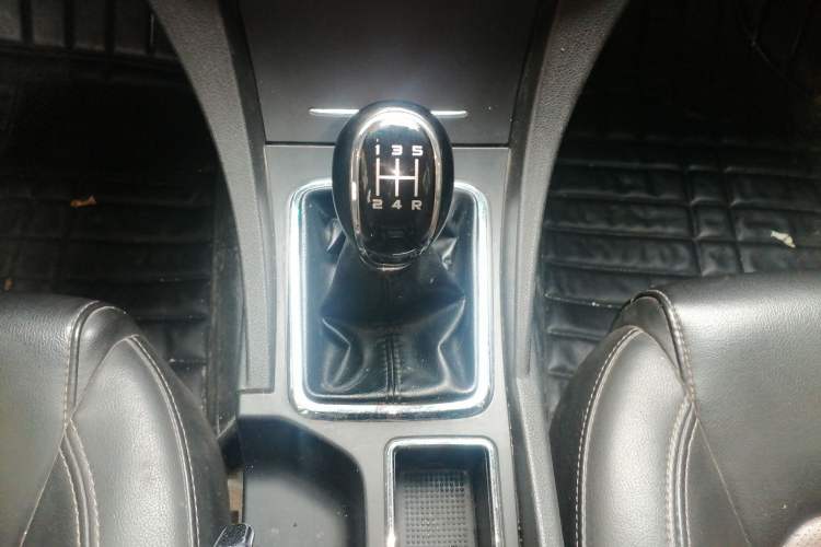 Used Geely Auto Emgrand 2017 Hatchback RS Million Edition 1.5L Manual Upward Version Gear Lever