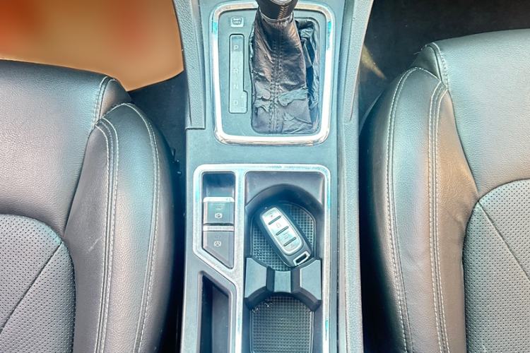 Used Geely Auto Emgrand 2017 Sedan Million Edition 1.3T CVT Prestige Model Gear Lever